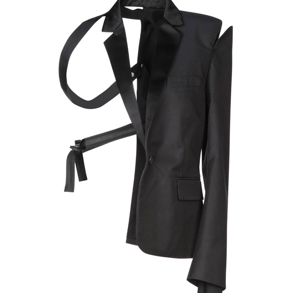Size small vest wear over shirt or by itself